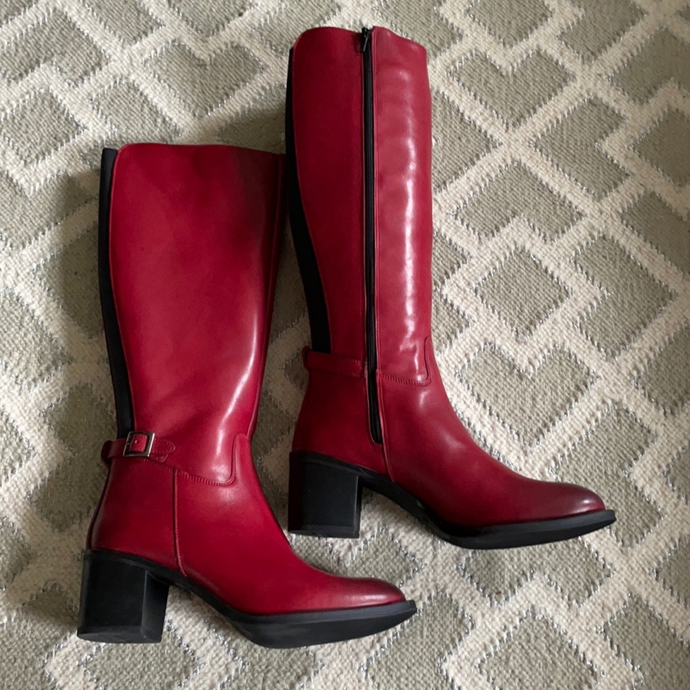 100% Italian hand-sewn leather boots, never worn